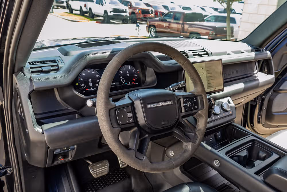 2023 Land Rover Defender 110 V8 Image 16