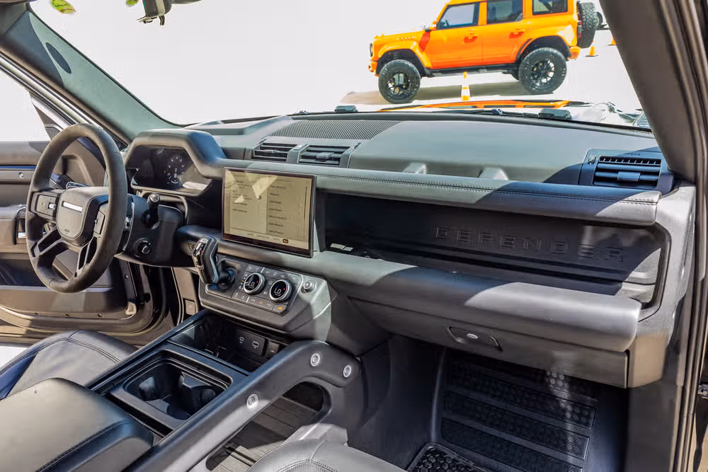 2023 Land Rover Defender 110 V8 Image 17