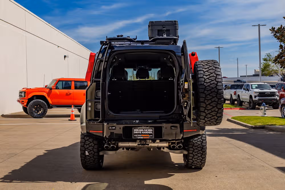 2023 Land Rover Defender 110 V8 Image 9