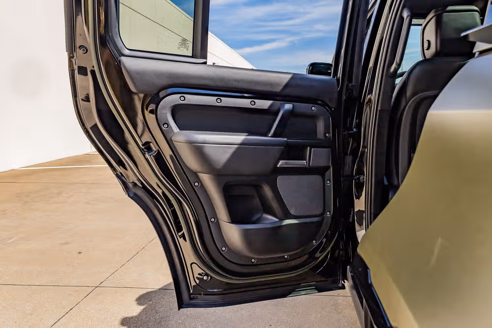 2023 Land Rover Defender 110 V8 Image 35