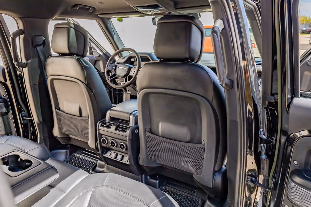 2023 Land Rover Defender 110 V8 Image 30