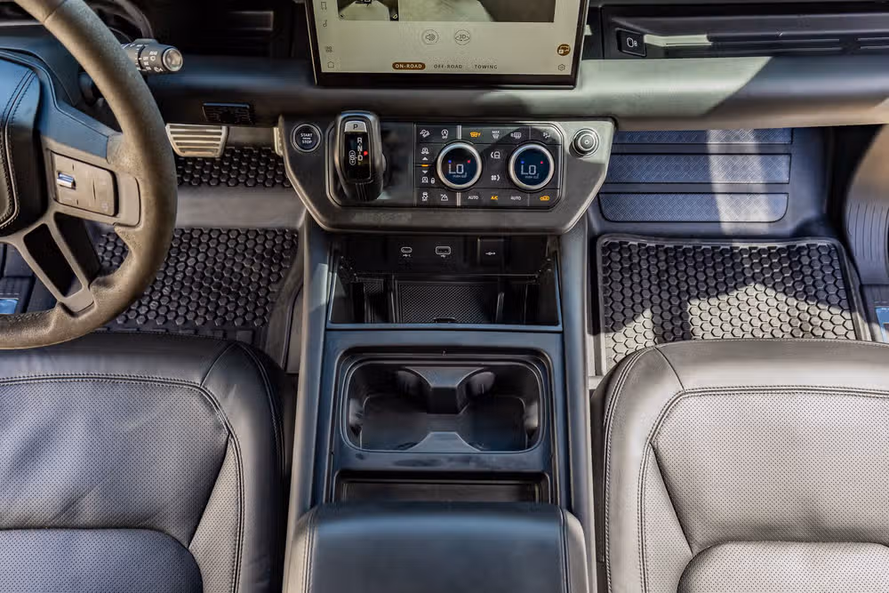 2023 Land Rover Defender 110 V8 Image 26