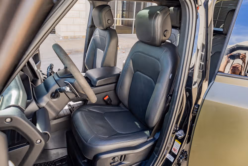 2023 Land Rover Defender 110 V8 Image 28