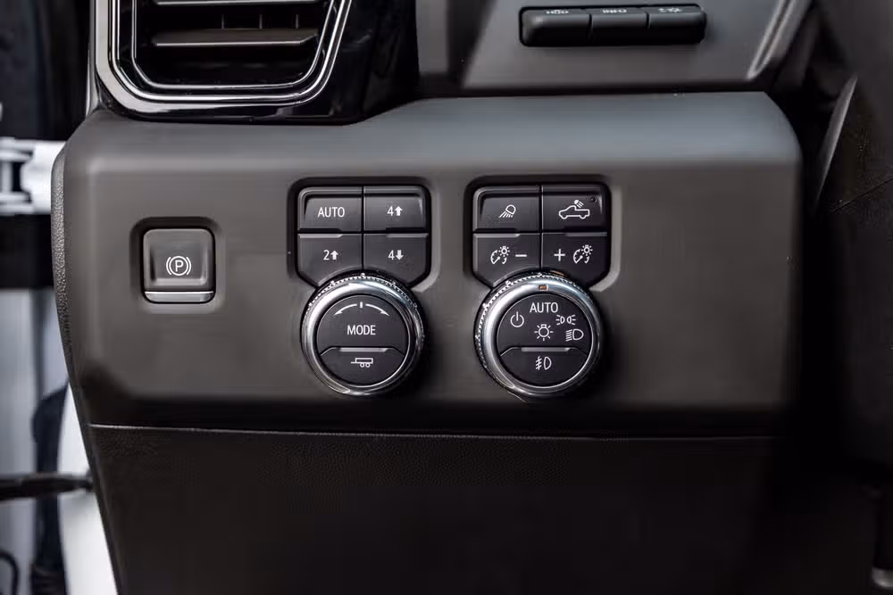 2025 GMC Sierra 2500HD AT4X Crew Cab Image 22