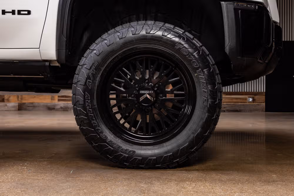 2025 GMC Sierra 2500HD AT4X Crew Cab Image 12