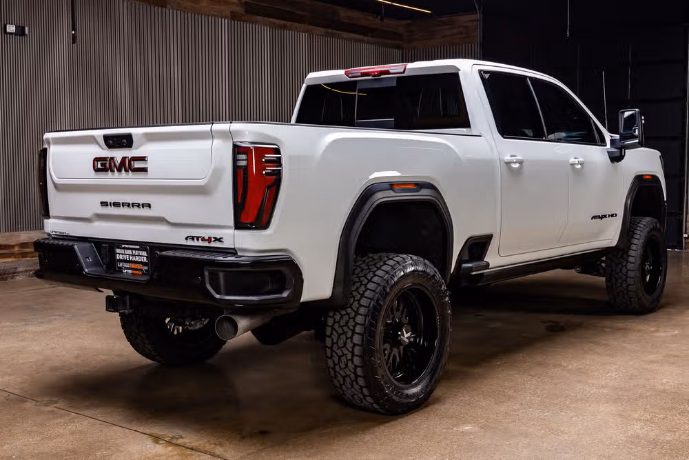 2025 GMC Sierra 2500HD AT4X Crew Cab Image 10