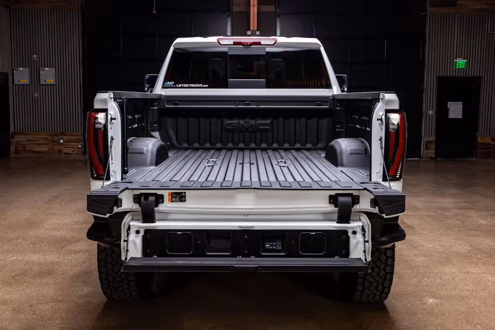 2025 GMC Sierra 2500HD AT4X Crew Cab Image 9