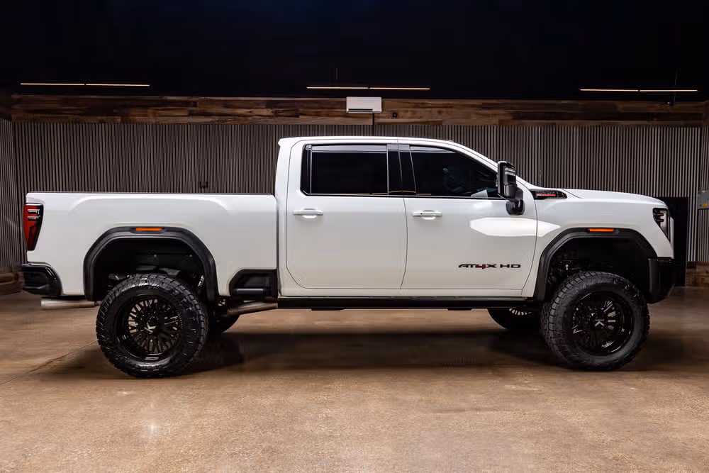 2025 GMC Sierra 2500HD AT4X Crew Cab Image 11