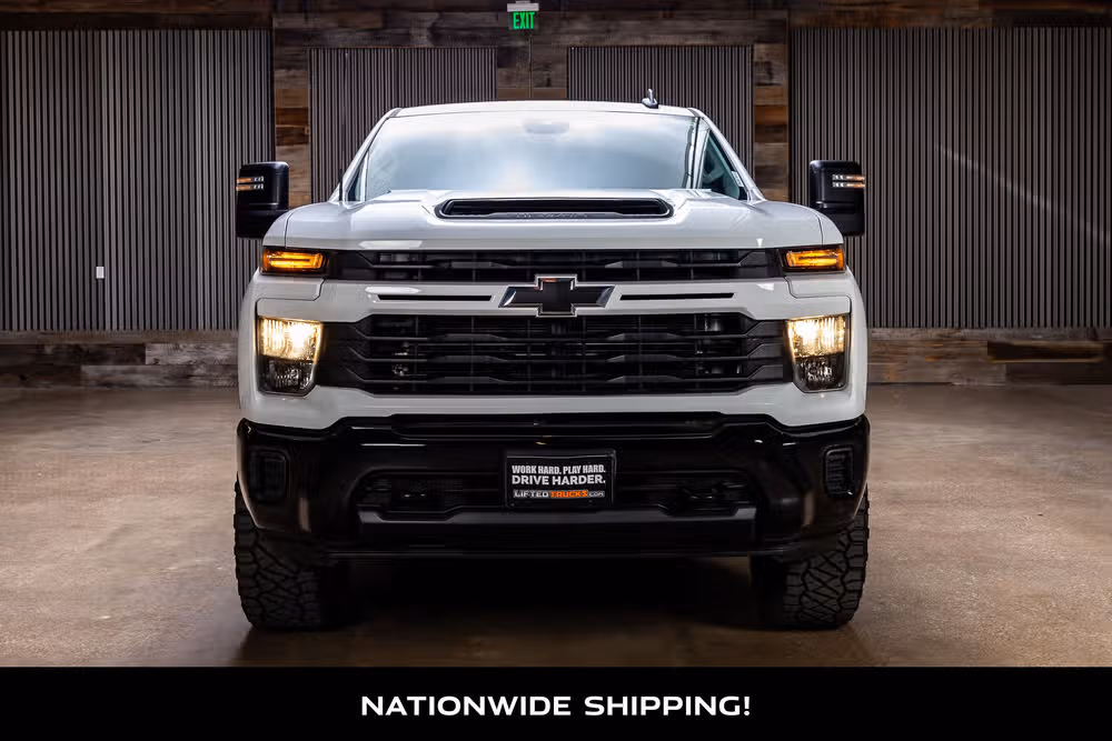 2024 Chevrolet Silverado 2500HD Custom Crew Cab Image 4