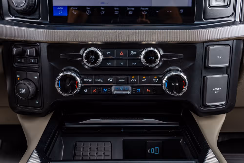 2026 Ford F-450 Super Duty Platinum Plus Crew Cab Image 26