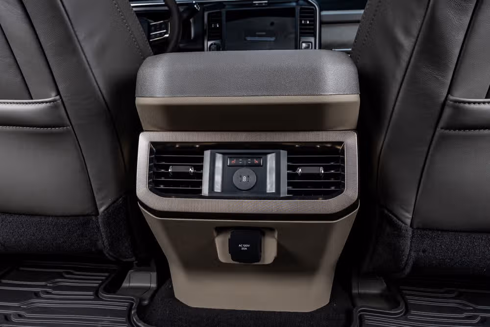 2026 Ford F-450 Super Duty Platinum Plus Crew Cab Image 31
