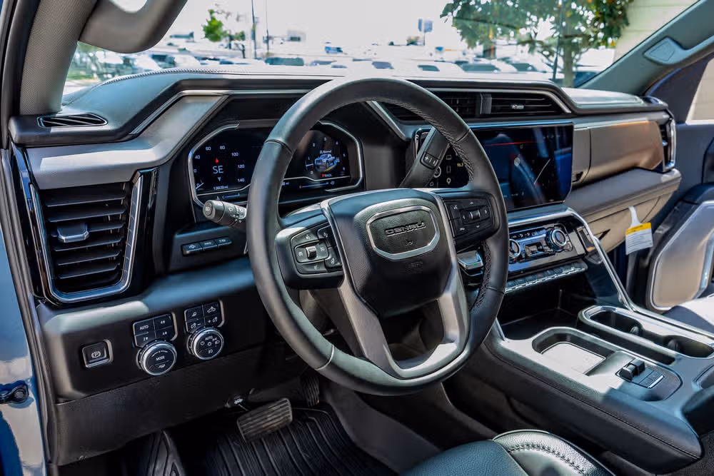 2024 GMC Sierra 2500HD Denali Crew Cab Image 17