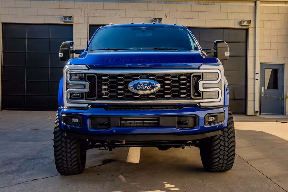 2026 Ford F-450 Super Duty Platinum Crew Cab Image 2