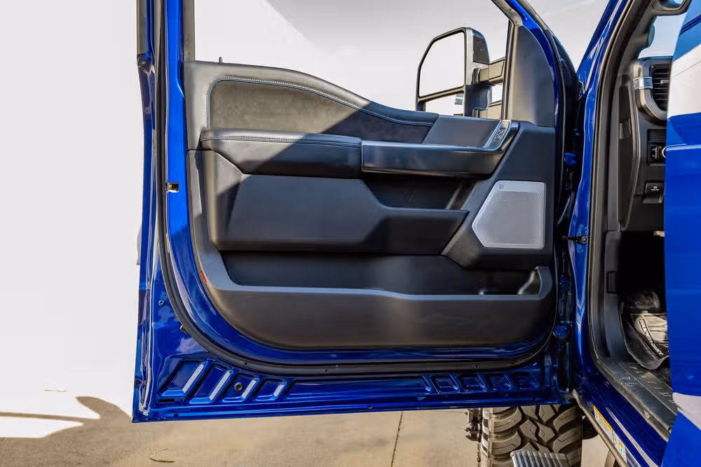 2026 Ford F-450 Super Duty Platinum Crew Cab Image 36