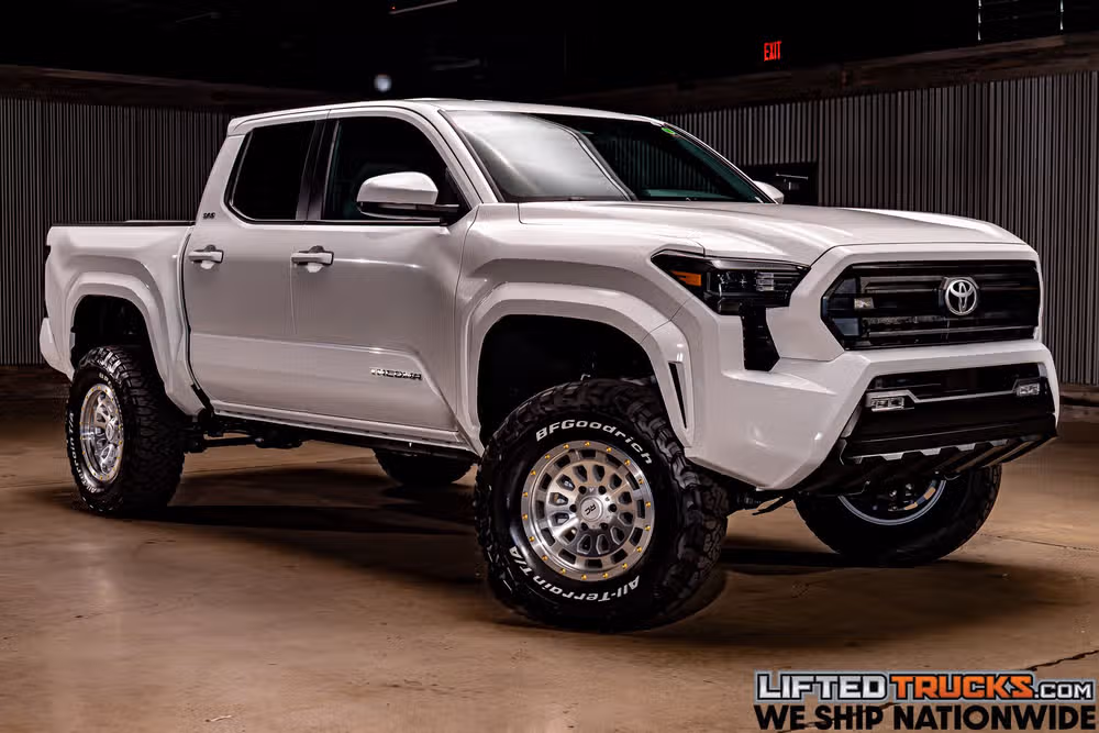 2026 Toyota Tacoma SR5 Double Cab Image 1