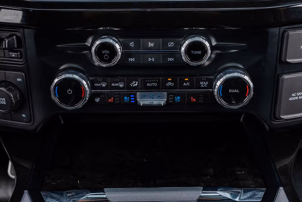 2023 Ford F-250 Super Duty Lariat Harley-Davidson Crew Cab Image 26
