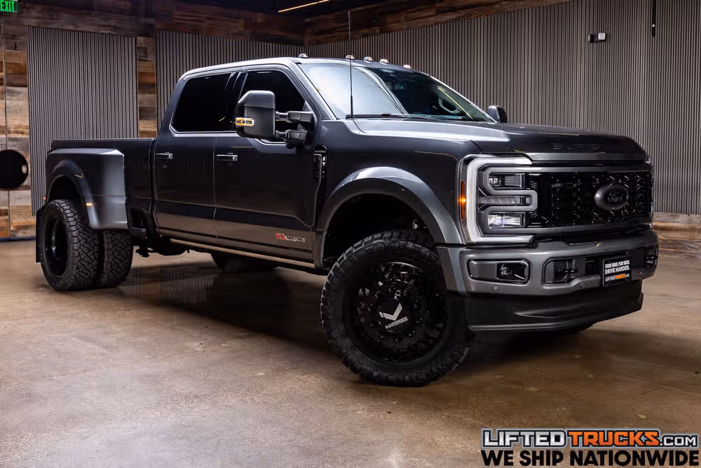 2025 Ford F-450 Super Duty Platinum Plus Crew Cab Image 1