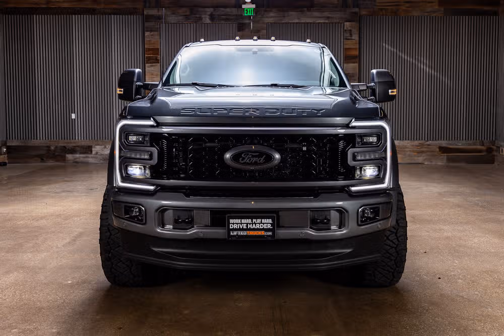 2025 Ford F-450 Super Duty Platinum Plus Crew Cab Image 2