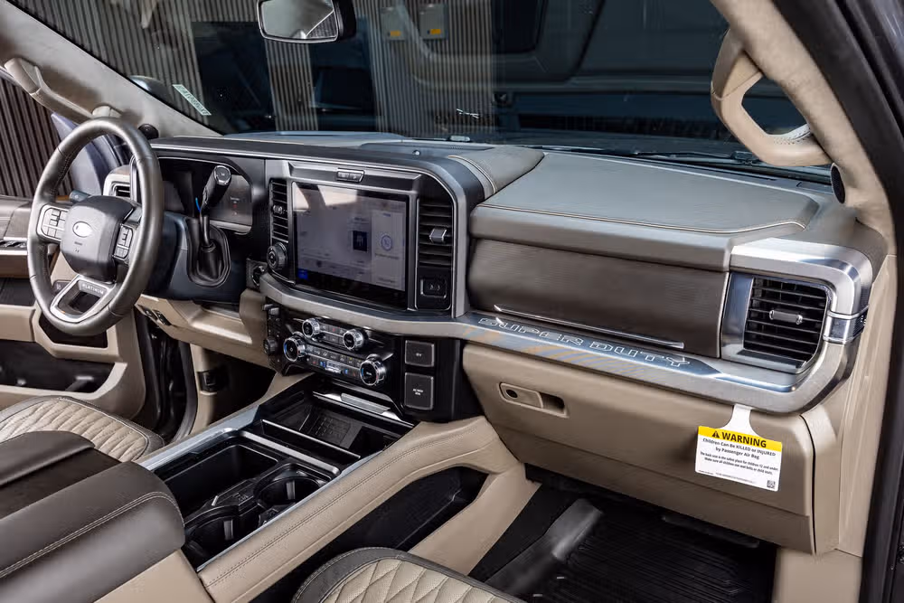 2025 Ford F-450 Super Duty Platinum Plus Crew Cab Image 17