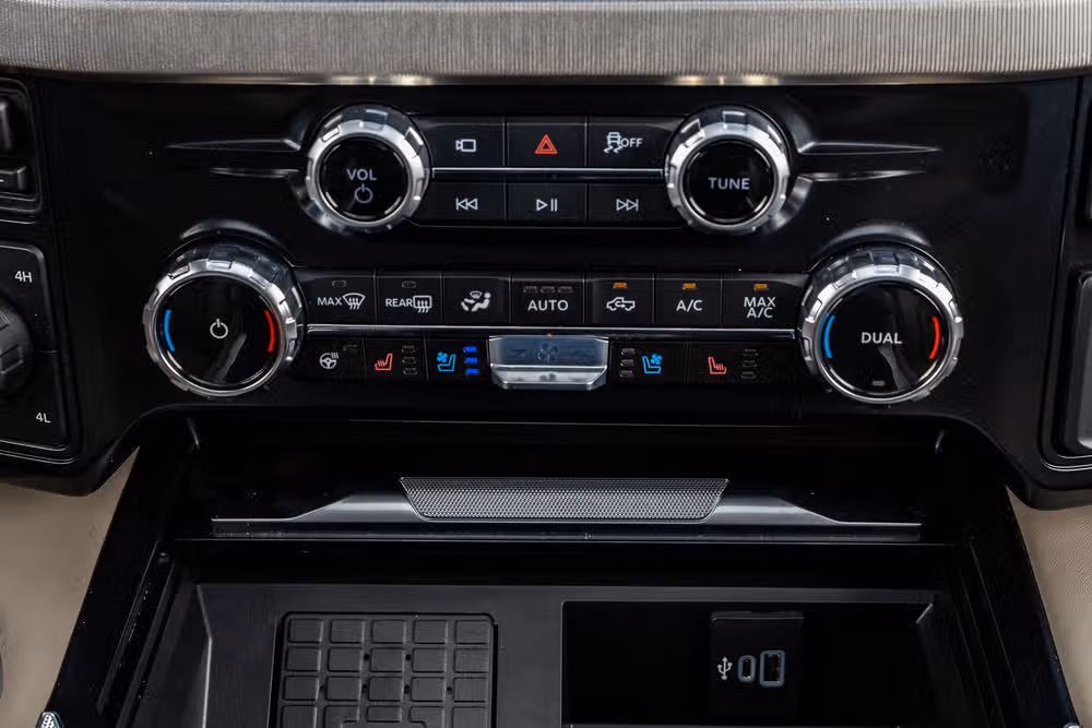 2025 Ford F-450 Super Duty Platinum Plus Crew Cab Image 26