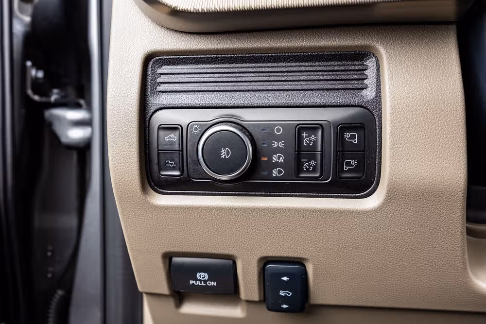 2025 Ford F-450 Super Duty Platinum Plus Crew Cab Image 21