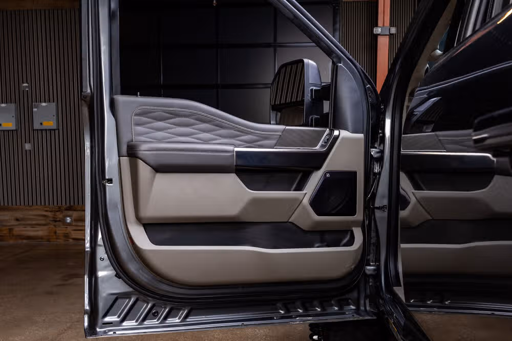 2025 Ford F-450 Super Duty Platinum Plus Crew Cab Image 35