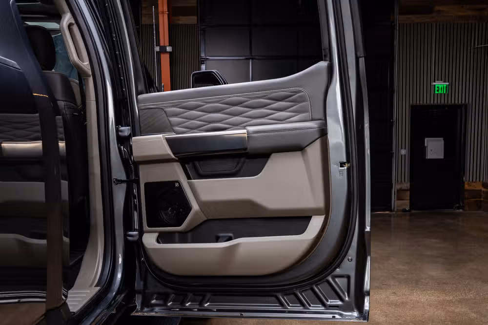 2025 Ford F-450 Super Duty Platinum Plus Crew Cab Image 38