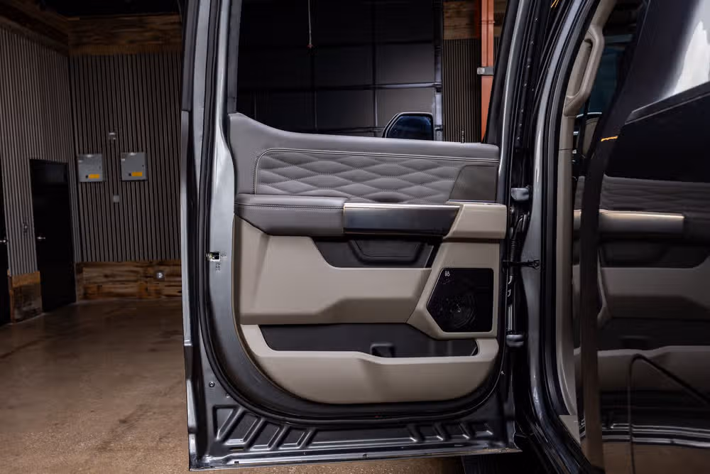 2025 Ford F-450 Super Duty Platinum Plus Crew Cab Image 37