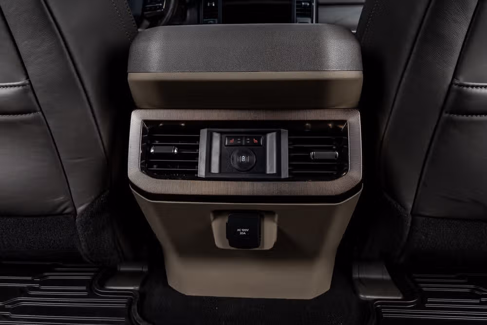 2025 Ford F-450 Super Duty Platinum Plus Crew Cab Image 32
