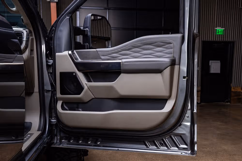 2025 Ford F-450 Super Duty Platinum Plus Crew Cab Image 36