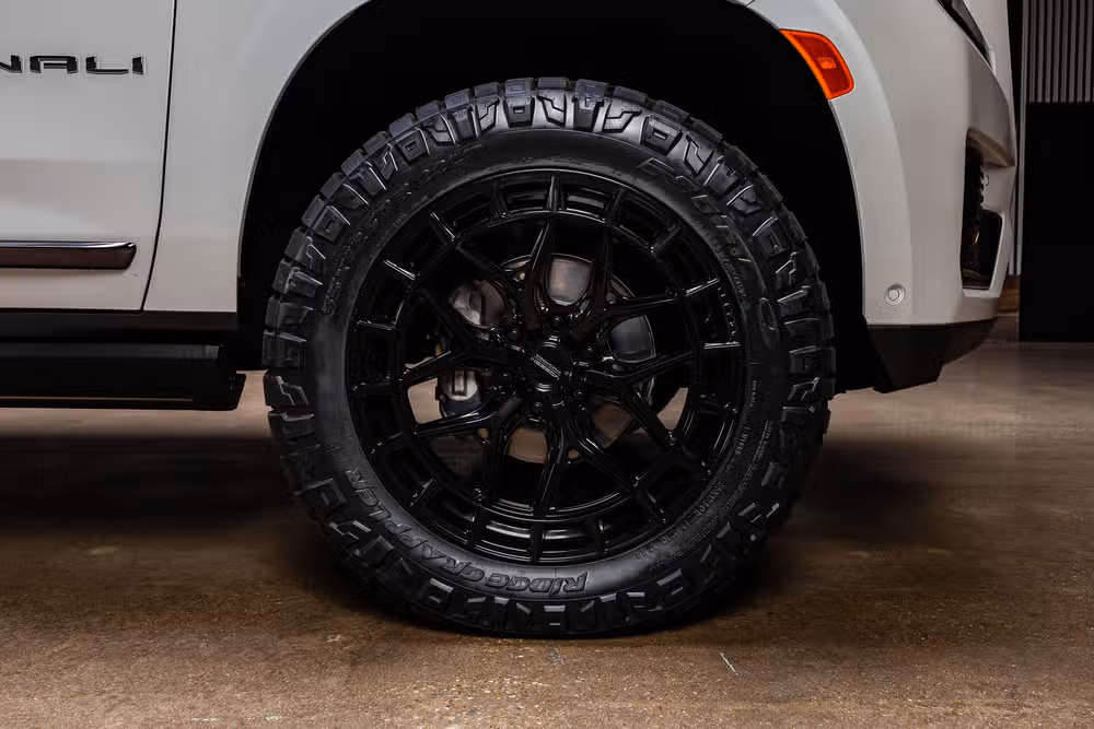 2024 GMC Yukon Denali Ultimate Image 12