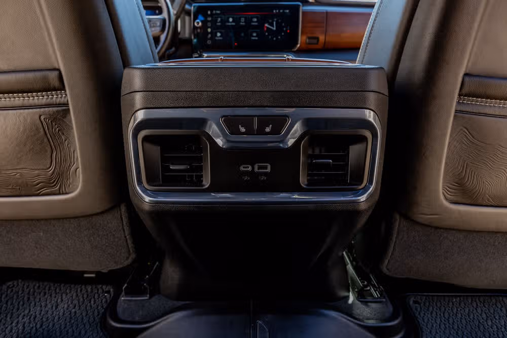 2024 GMC Sierra 3500HD Denali Ultimate Crew Cab Image 32