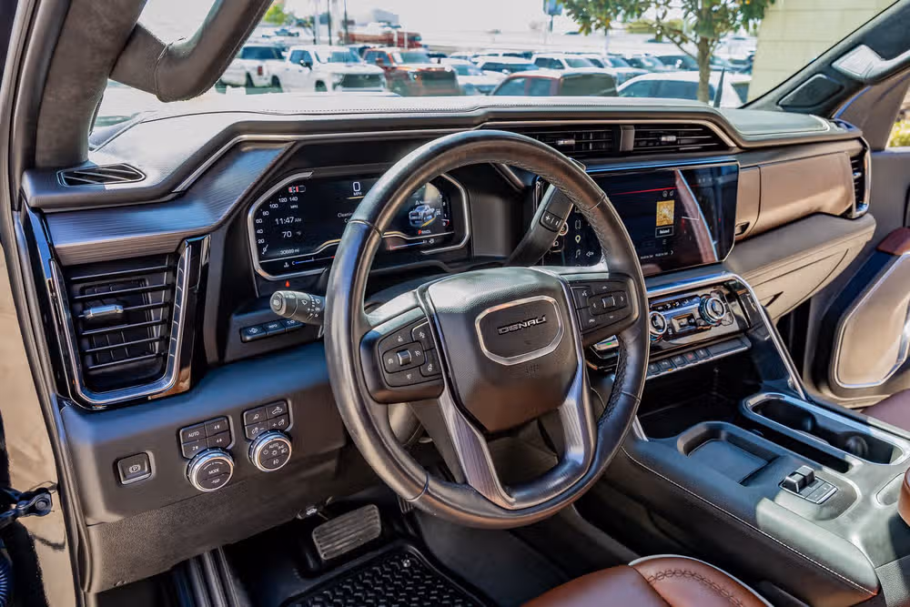 2024 GMC Sierra 3500HD Denali Ultimate Crew Cab Image 17
