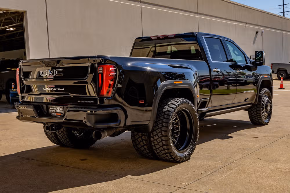 2024 GMC Sierra 3500HD Denali Ultimate Crew Cab Image 10
