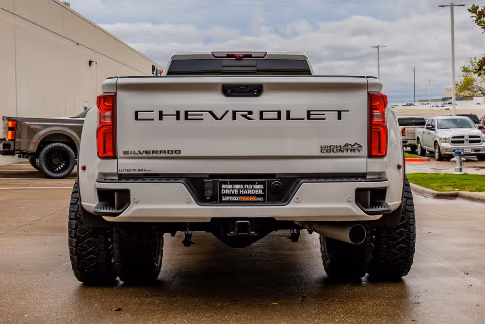 2024 Chevrolet Silverado 3500HD High Country Crew Cab Image 8