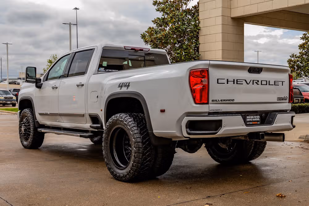 2024 Chevrolet Silverado 3500HD High Country Crew Cab Image 7