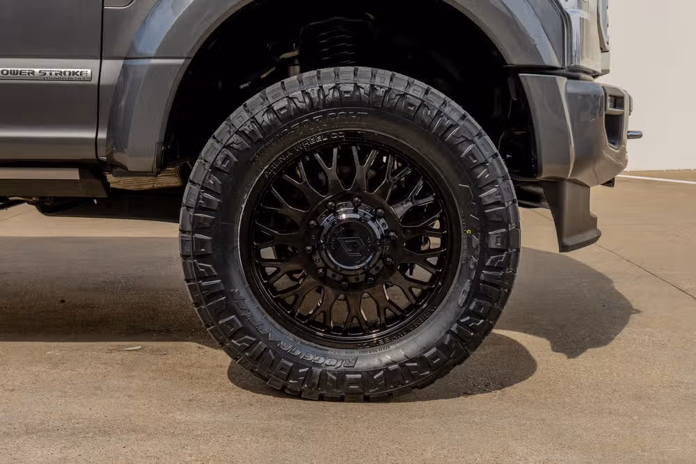 2022 Ford F-450 Super Duty Limited Crew Cab Image 12