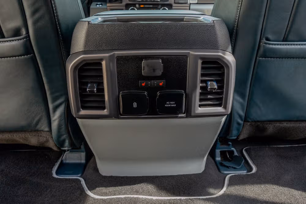 2022 Ford F-450 Super Duty Limited Crew Cab Image 33