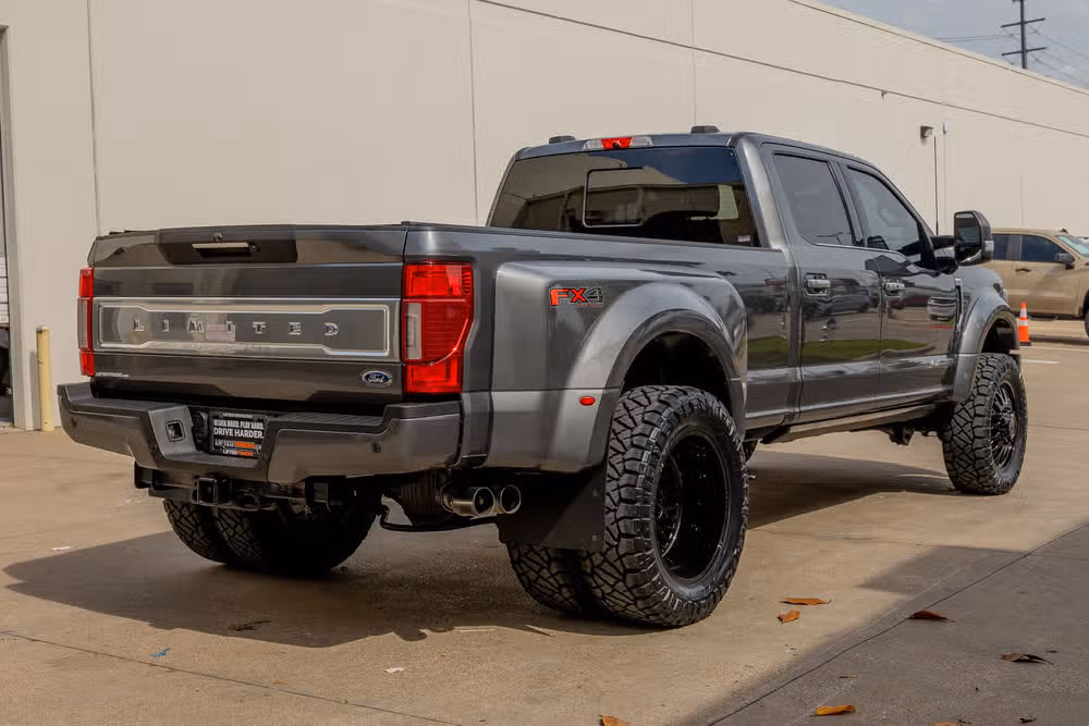 2022 Ford F-450 Super Duty Limited Crew Cab Image 10