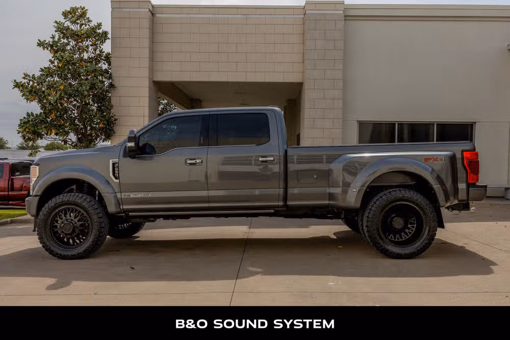 2022 Ford F-450 Super Duty Limited Crew Cab Image 6