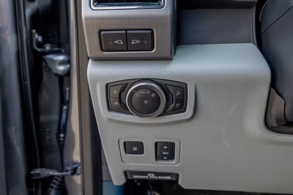 2022 Ford F-450 Super Duty Limited Crew Cab Image 22