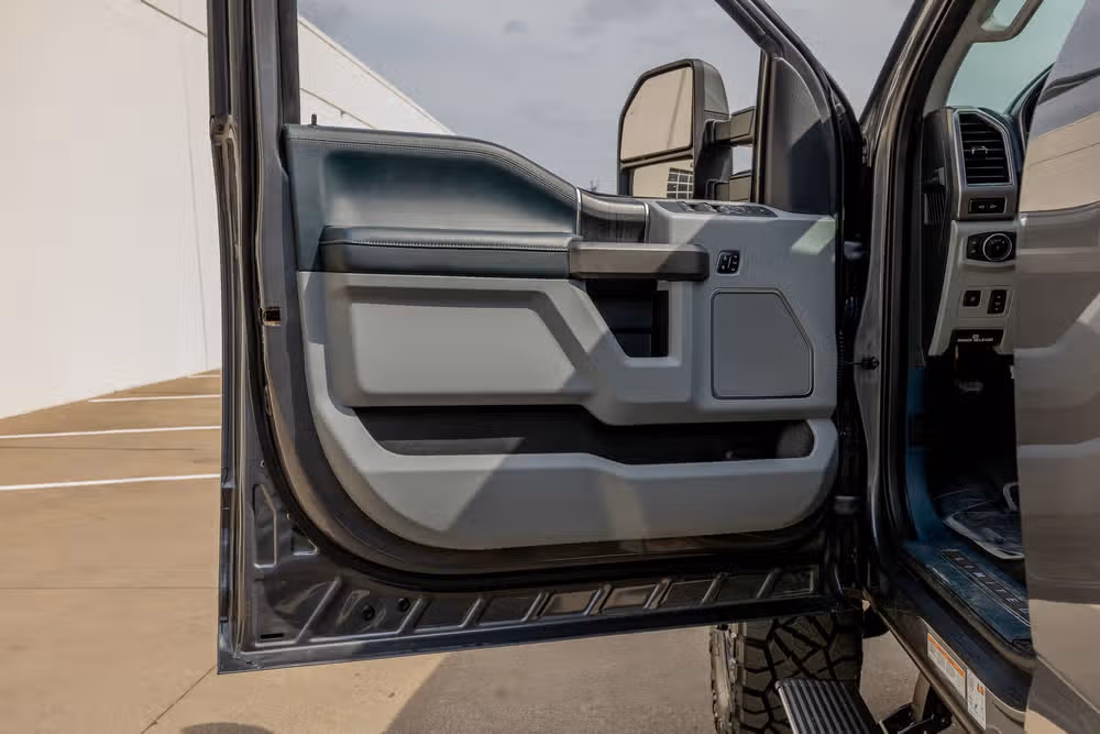 2022 Ford F-450 Super Duty Limited Crew Cab Image 36