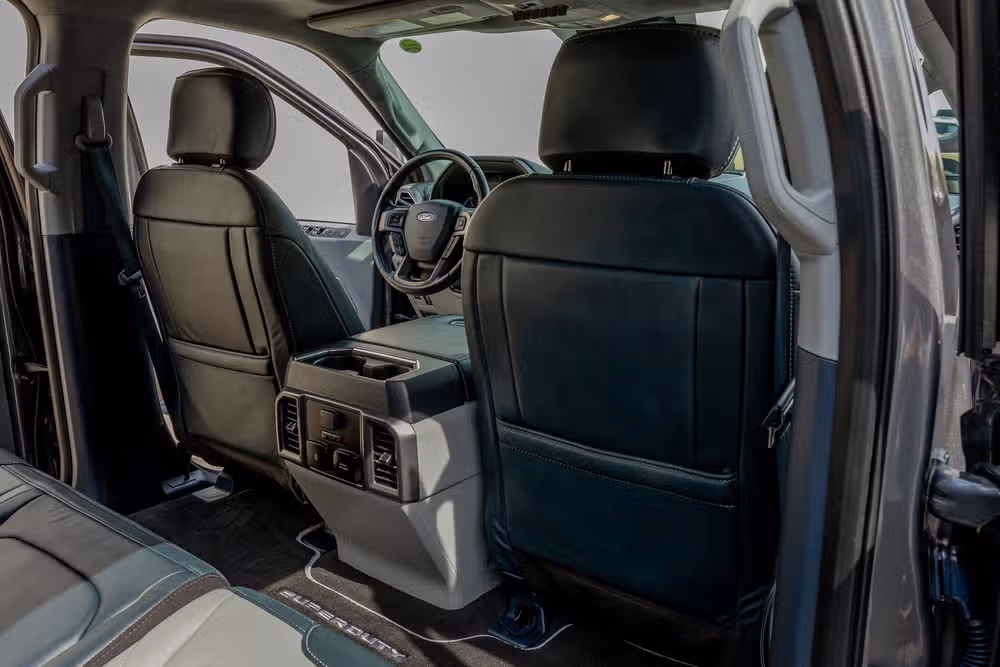2022 Ford F-450 Super Duty Limited Crew Cab Image 32