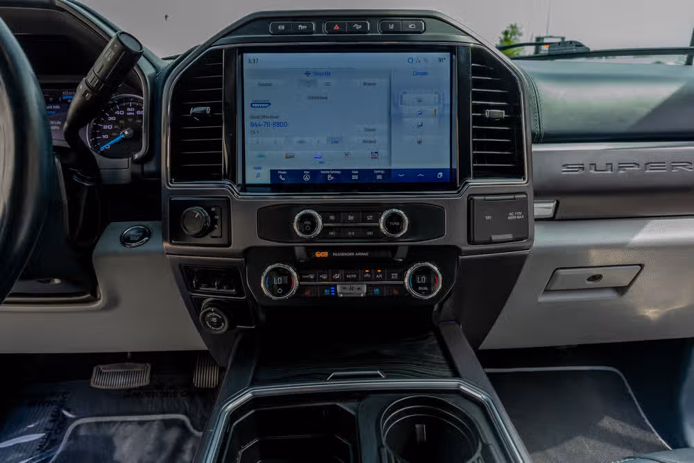 2022 Ford F-450 Super Duty Limited Crew Cab Image 24
