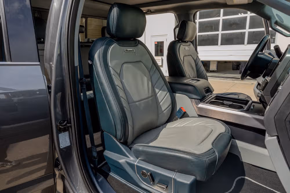2022 Ford F-450 Super Duty Limited Crew Cab Image 31