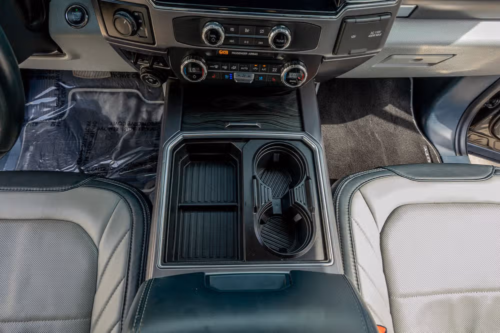 2022 Ford F-450 Super Duty Limited Crew Cab Image 28