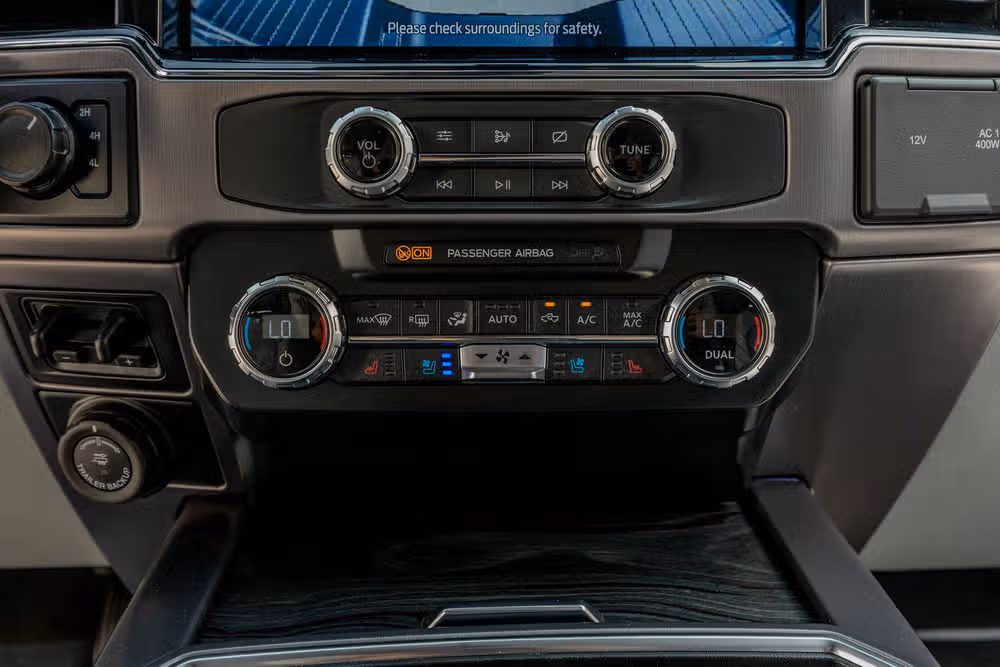 2022 Ford F-450 Super Duty Limited Crew Cab Image 27