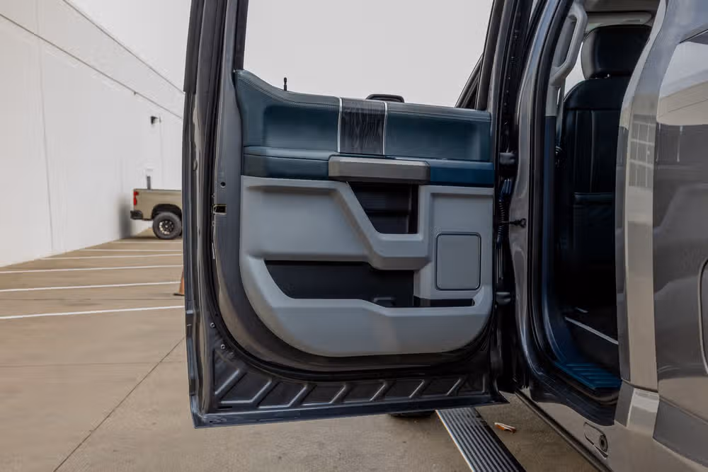 2022 Ford F-450 Super Duty Limited Crew Cab Image 38