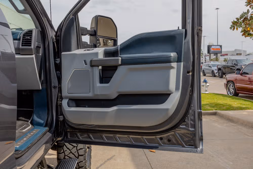 2022 Ford F-450 Super Duty Limited Crew Cab Image 37
