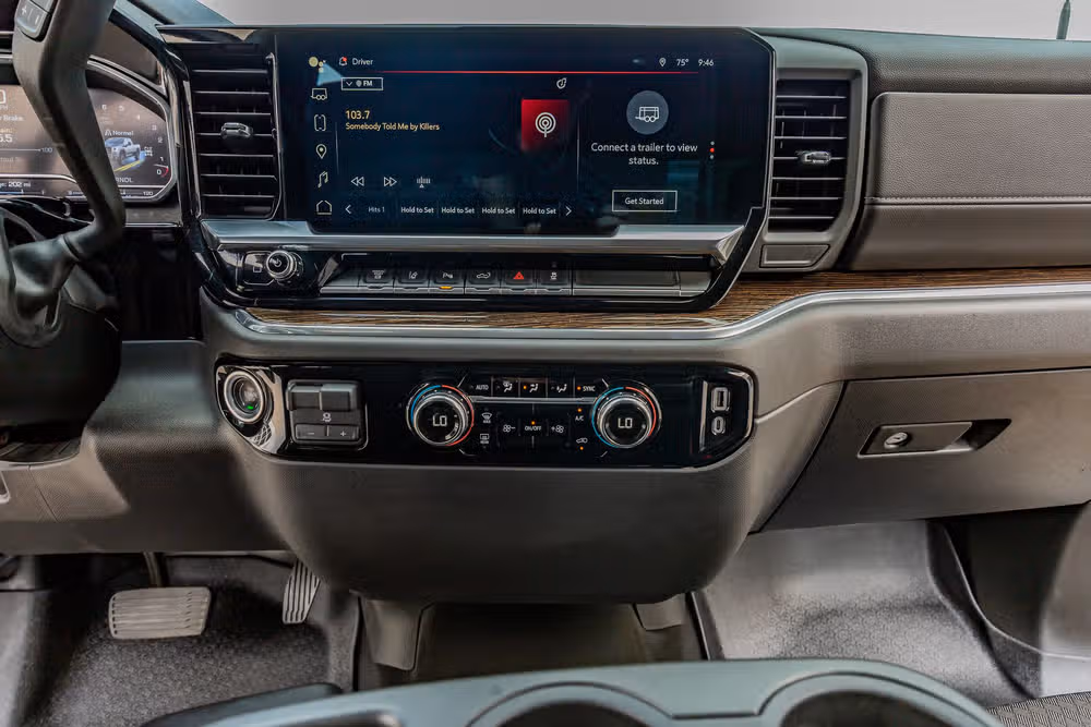 2024 GMC Sierra 3500HD SLE Crew Cab Image 24